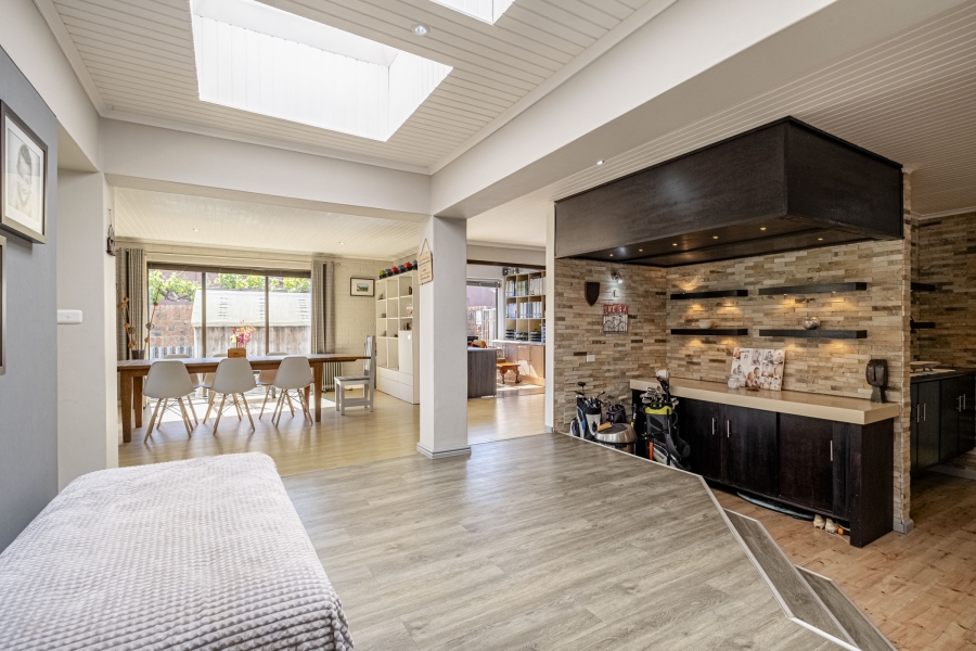 4 Bedroom Property for Sale in Summerstrand Eastern Cape